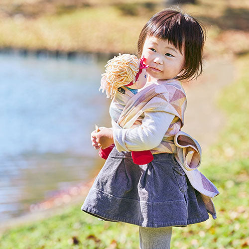 オーガニックコットン素材の赤ちゃんのバスタオルや帽子、ママバッグ