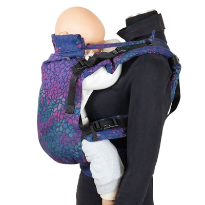 赤ちゃんを高い位置で抱っこできるアジサイ柄の抱っこ紐