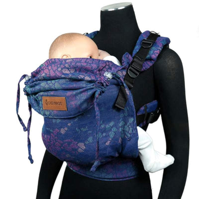 小柄なママにもぴったりフィットするアジサイ柄のおしゃれな抱っこ紐