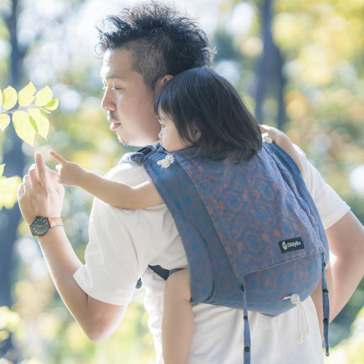 DIDYMOS おんぶ紐 ライトブルー ひとりで簡単装着、赤ちゃんの姿勢も守るおんぶ紐｜ディディゴー