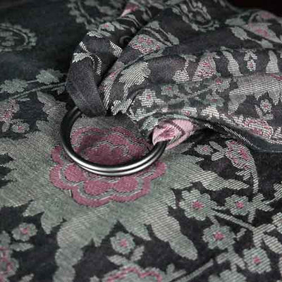 ピンクとグレーの花模様のリングスリング