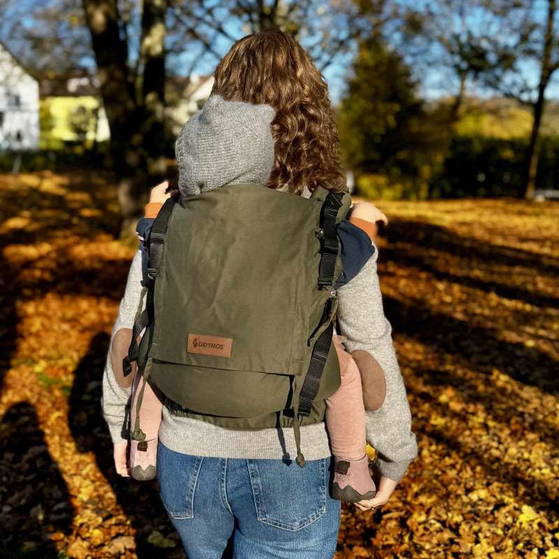 パパも使いやすいユニセックスの幼児用抱っこ紐 ｜ディディフィックス