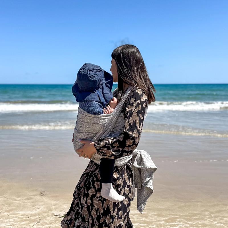 ベビーラップ パパママ、男女兼用の抱っこ紐兼おんぶ紐として人気