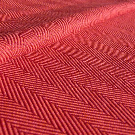 赤のヘリンボーン模様の布地