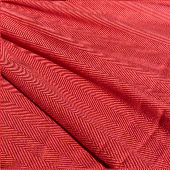 ヘリンボーン模様の赤い布地