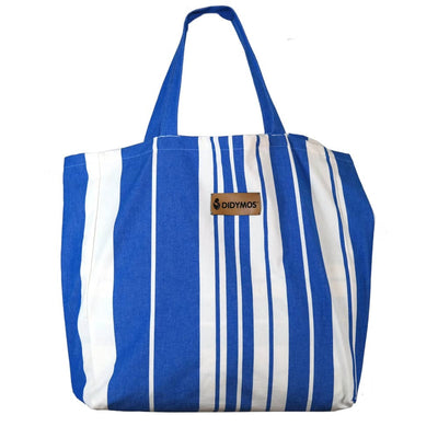 青と白のさわやかなストライプ柄のバッグ