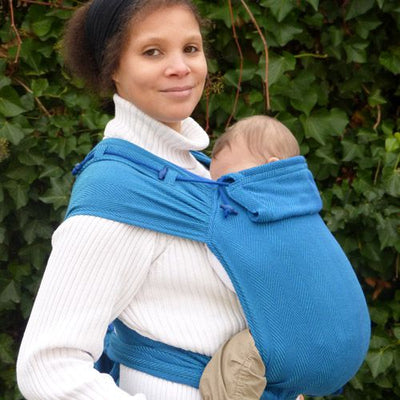 抱っこもおんぶも快適な抱っこ紐で新生児から両手自由で長時間も楽々 