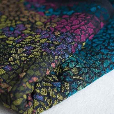 オーガニックコットン、ブラックをベースに色んな色が散りばめられたモザイク柄布