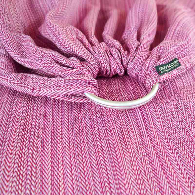 シルバーのリングとピンクの布地でできたリスカ織のスリング