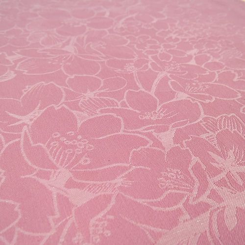 大中小の桜が描かれたピンク色の布地