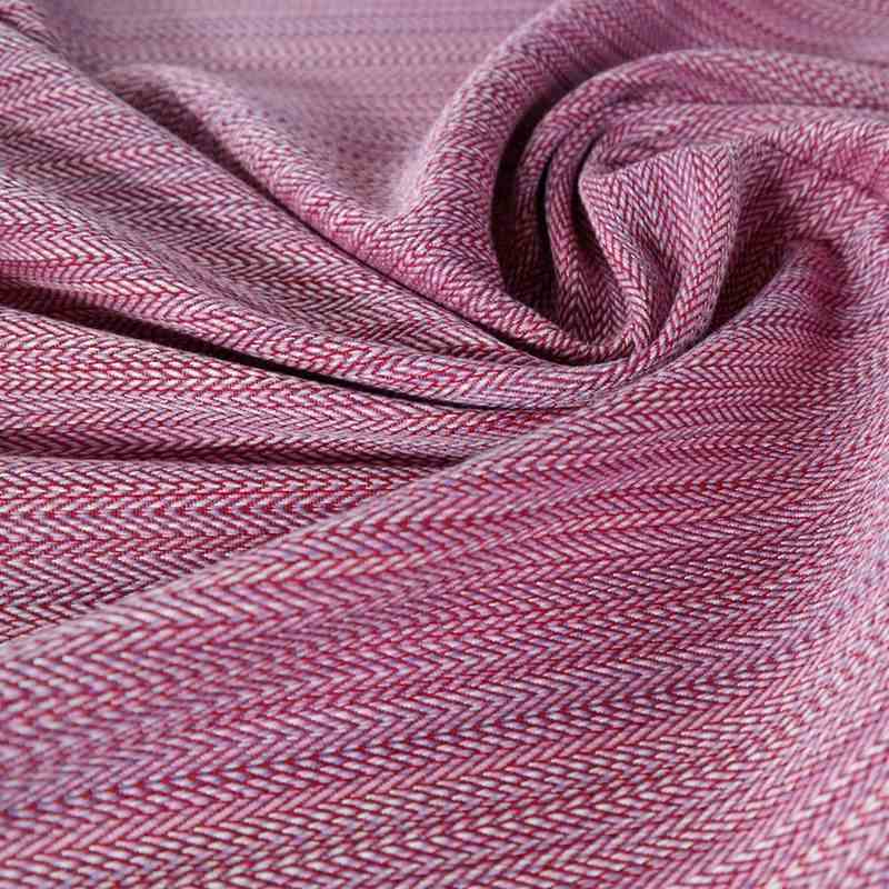 赤、白、紫の糸を使用したリスカ織の布地