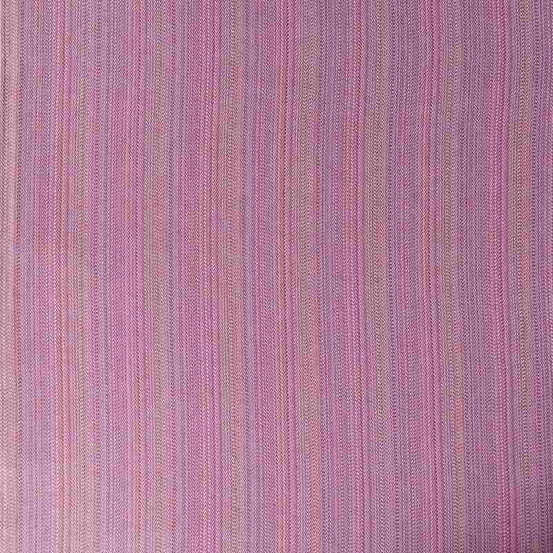 ピンク色のストライプ模様をしたリスカ織の一枚布